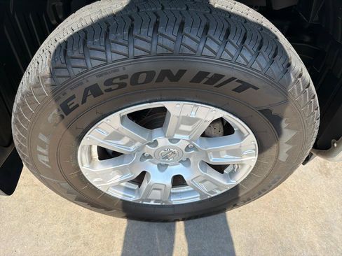 Used 2017 Nissan Titan SV AWD/4WD image 42