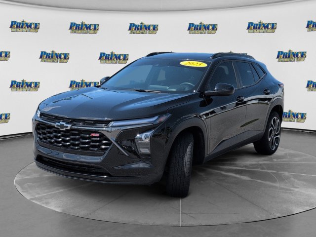 Used 2025 Chevrolet Trax RS w/ Sunroof Package FWD image 13