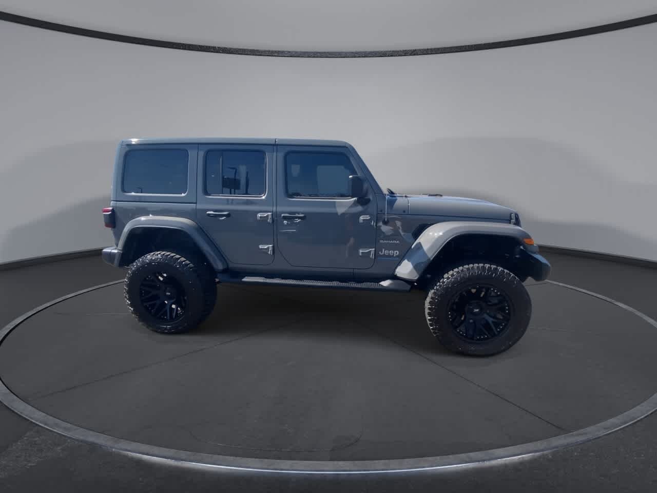 Used 2023 Jeep Wrangler Unlimited Sahara w/ Cold Weather Group AWD/4WD image 2
