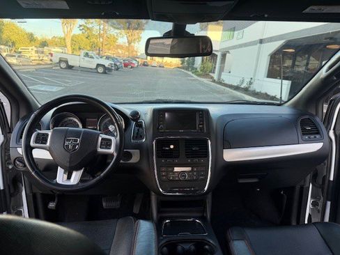 Used 2019 Dodge Grand Caravan GT image 16