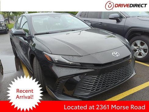 Used 2025 Toyota Camry SE FWD image 1