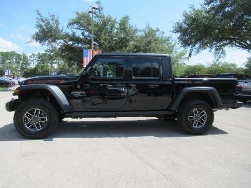 Certified 2025 Jeep Gladiator Mojave w/ Convenience Group AWD/4WD image 4