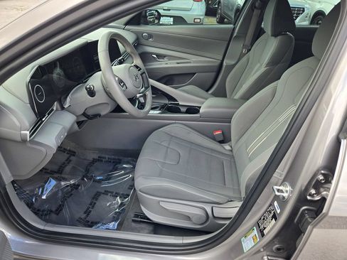 Used 2023 Hyundai Elantra SEL w/ Convenience Package FWD image 28