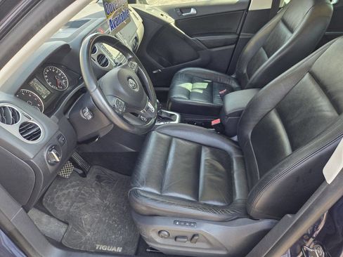 Used 2011 Volkswagen Tiguan SE image 3
