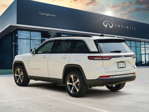 Used 2025 Jeep Grand Cherokee Limited w/ Luxury Tech Group II AWD/4WD image 5