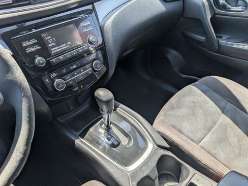 Used 2016 Nissan Rogue SV FWD image 27