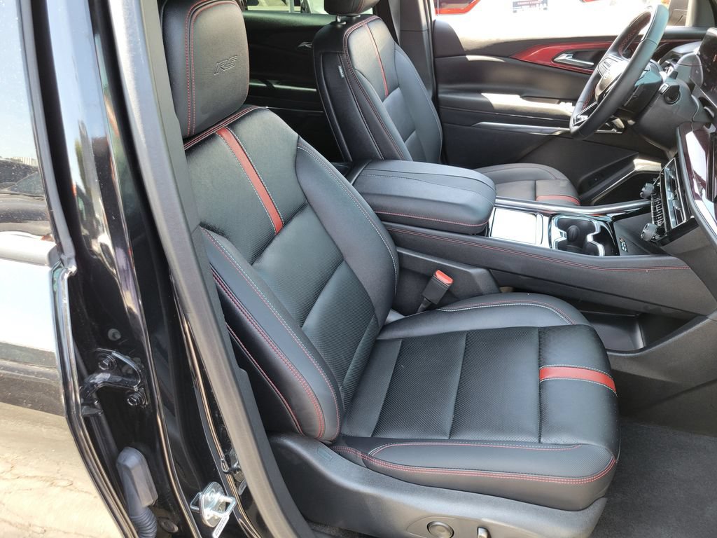 Used 2025 Chevrolet Traverse RS w/ LPO, Floor Liner Package FWD image 20
