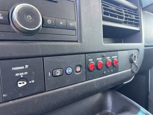 Used 2014 Chevrolet Express 2500 RWD image 16