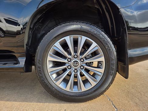 Used 2023 Lexus GX 460 Luxury w/ Accessory Package AWD/4WD image 33