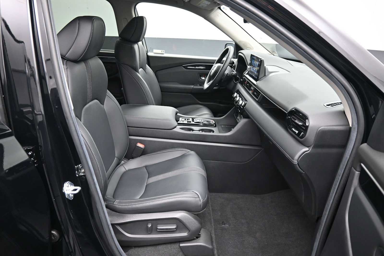 Certified 2025 Honda Pilot Touring image 28