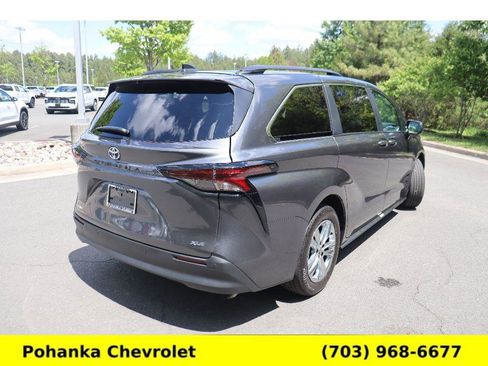 Used 2025 Toyota Sienna XLE w/ XLE Plus Package AWD/4WD image 7