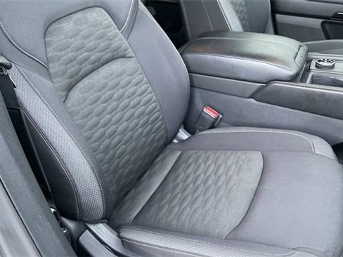 Used 2024 Nissan Pathfinder S image 24