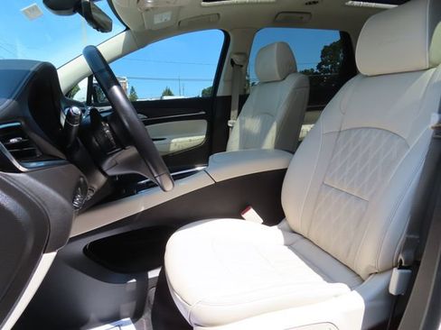 Used 2023 Buick Enclave Avenir w/ Trailering Package, 5000 lbs. AWD/4WD image 20