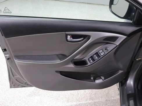 Used 2014 Hyundai Elantra Limited w/ Option Group 03 FWD image 13