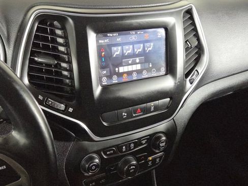 Used 2021 Jeep Cherokee Latitude Plus image 27