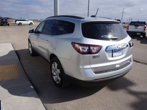 Used 2016 Chevrolet Traverse LT w/ Style and Technology Package image 6