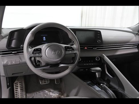 Used 2025 Hyundai Elantra Sport image 6