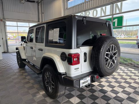 Used 2024 Jeep Wrangler Unlimited Sahara AWD/4WD image 4