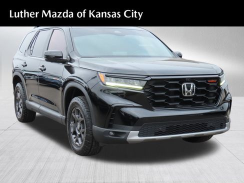 Used 2023 Honda Pilot TrailSport image 1