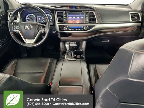 Used 2018 Toyota Highlander XLE AWD/4WD image 28