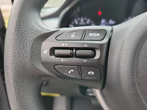 Used 2023 Kia Rio LX image 13