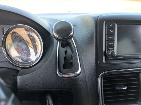 Used 2020 Dodge Grand Caravan SE image 29