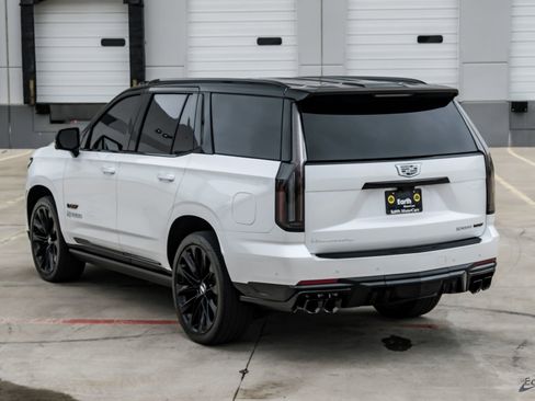 Used 2025 Cadillac Escalade V w/ LPO, ONYX Package AWD/4WD image 12