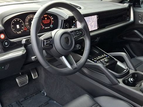Certified 2025 Porsche Cayenne Turbo AWD/4WD image 4
