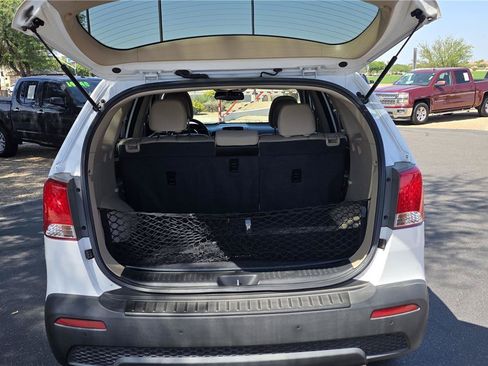 Used 2013 Kia Sorento LX w/ Convenience Pkg FWD image 10