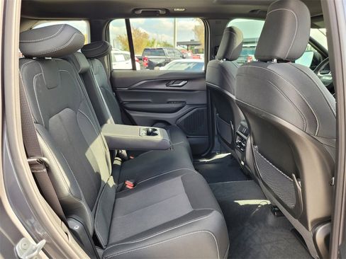 Used 2025 Jeep Grand Cherokee Laredo X w/ Luxury Tech Group I image 20