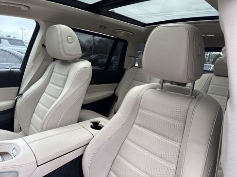 Used 2022 Mercedes-Benz GLS 450 4MATIC image 15