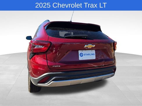 Certified 2025 Chevrolet Trax LT w/ LT Convenience Package image 7