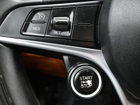 Used 2019 Alfa Romeo Giulia RWD image 26