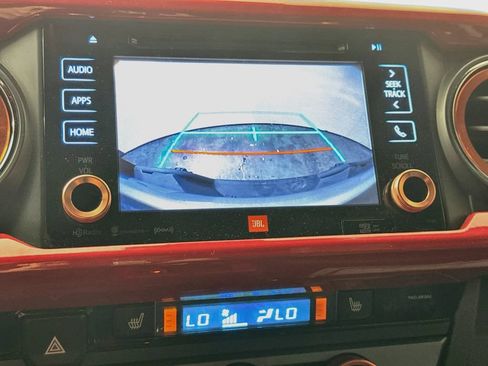 Used 2018 Toyota Tacoma TRD Off-Road AWD/4WD image 14
