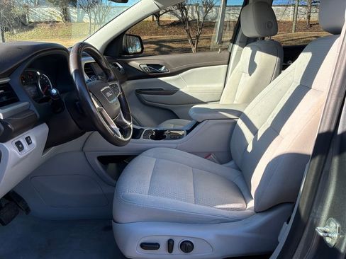 Used 2020 GMC Acadia SLE w/ Driver Convenience Package image 9