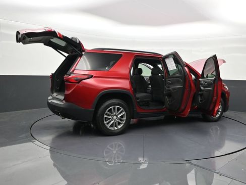 Used 2024 Chevrolet Traverse LT FWD image 32