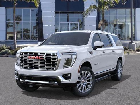 New 2026 GMC Yukon XL Denali w/ Denali Reserve Package AWD/4WD image 6
