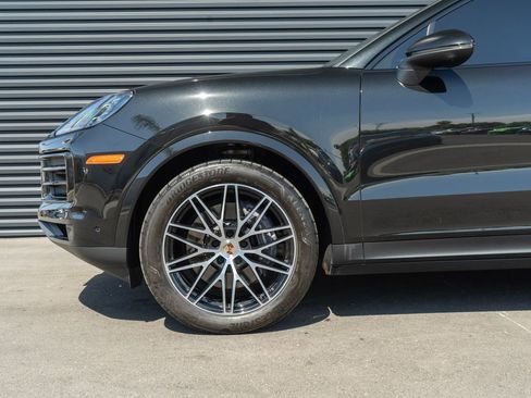 Certified 2025 Porsche Cayenne Coupe image 11