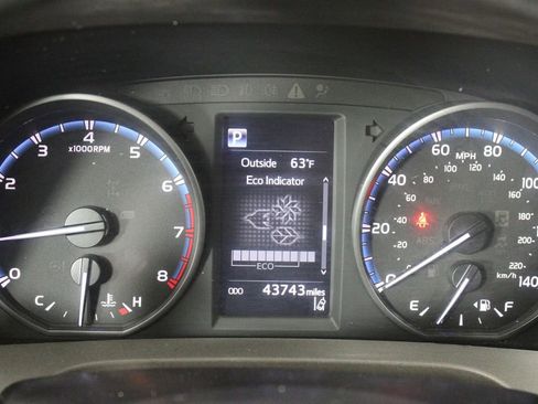 Used 2018 Toyota RAV4 LE image 22