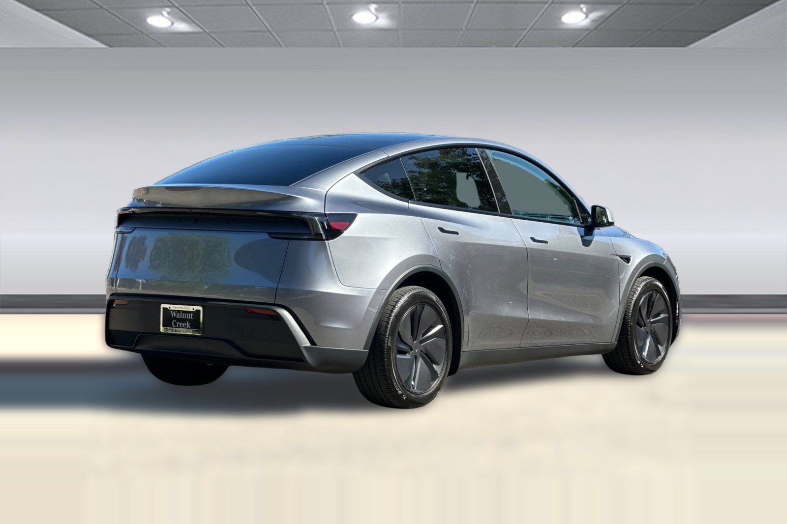 Used 2026 Tesla Model Y 2WD image 8