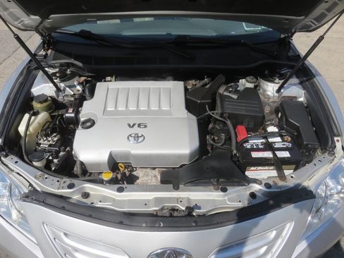 Used 2009 Toyota Camry LE FWD image 25