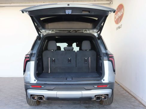 Used 2025 Chevrolet Traverse LT w/ Driver Confidence Package AWD/4WD image 5