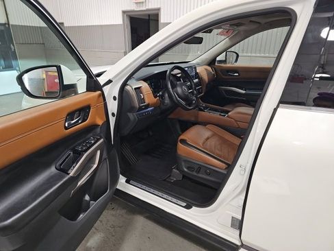 Certified 2023 Nissan Pathfinder Platinum w/ Cargo Package image 9