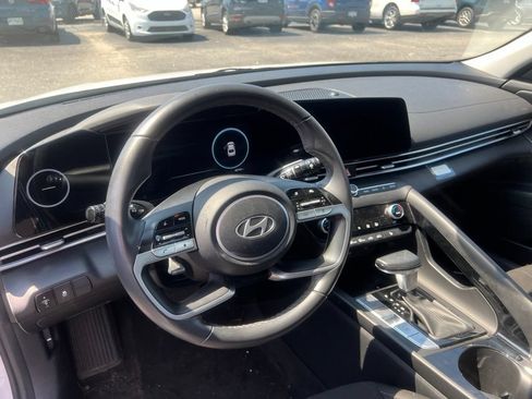 Used 2025 Hyundai Elantra SEL FWD image 7