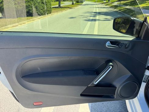 Used 2018 Volkswagen Beetle 2.0T S image 13