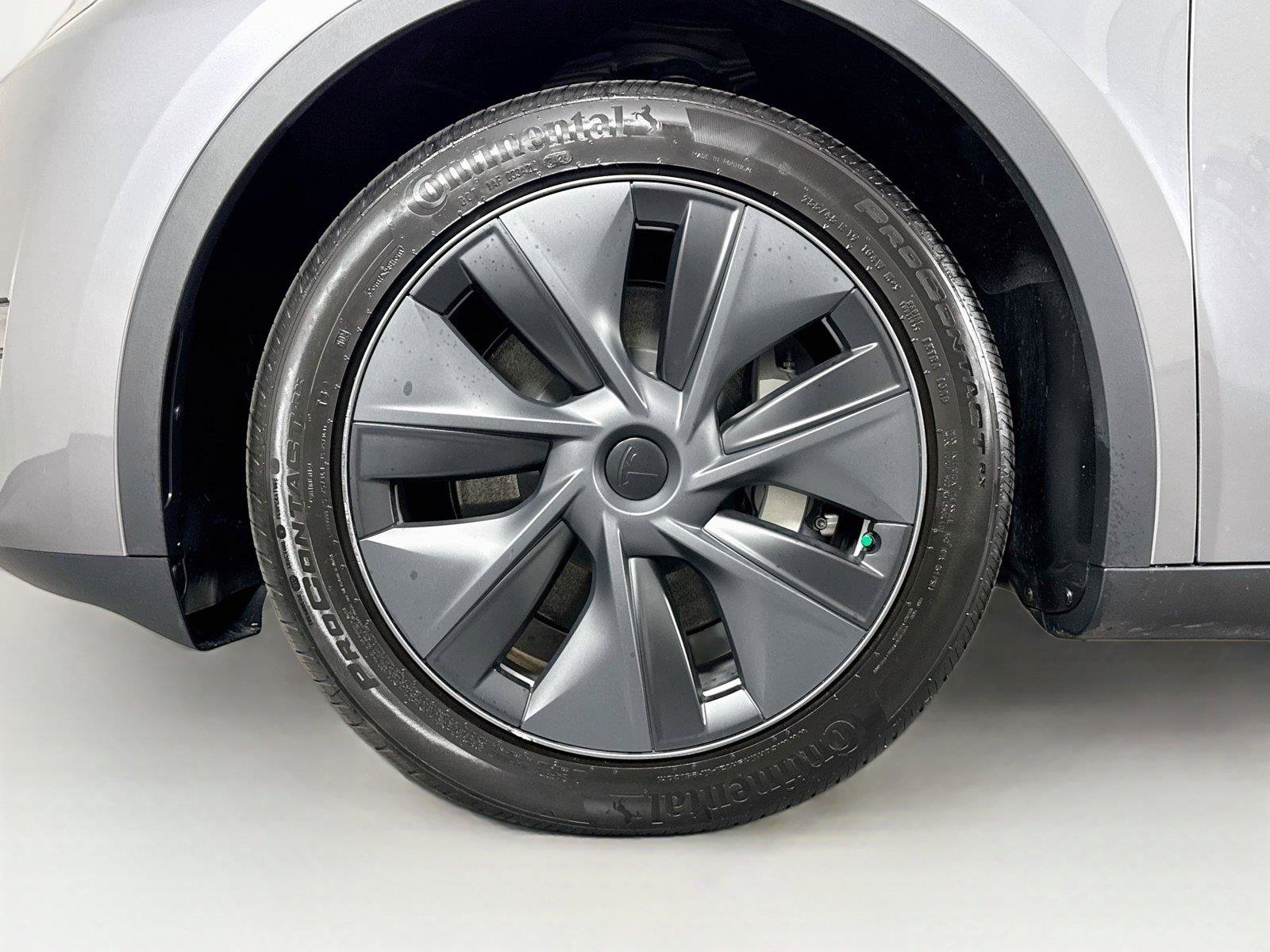 Used 2025 Tesla Model Y Long Range AWD/4WD image 41