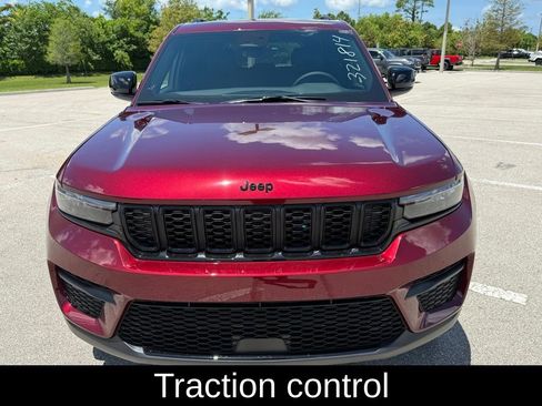 New 2025 Jeep Grand Cherokee Altitude image 12