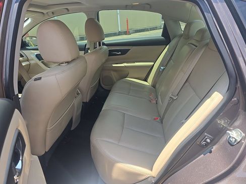 Used 2017 Nissan Altima 2.5 SL w/ 2.5 Technology Package FWD image 6