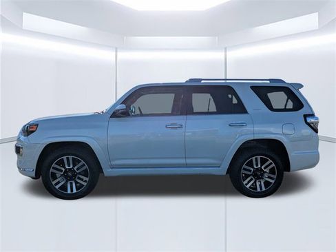 Used 2018 Toyota 4Runner SR5 image 8