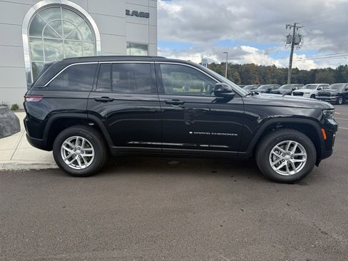 New 2025 Jeep Grand Cherokee Laredo X image 8